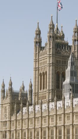 Vertical-Video-Houses-Of-Parliament-Westminster-Bridge-Union-Jack-Flag-London-UK